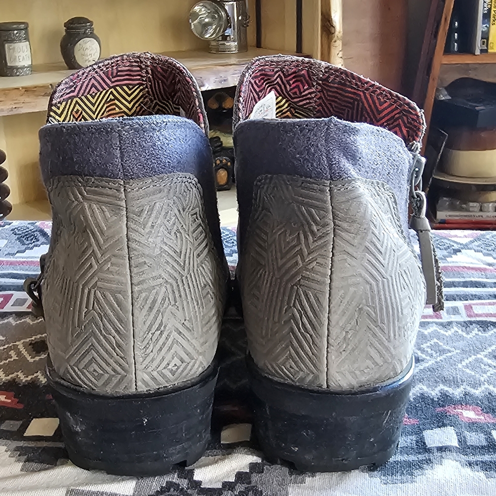 The North Face Ankle Bootie Size 6.5 - Picture 3 of 9